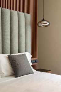 ELICAL Exclusive Private Suites客房内的一张或多张床位