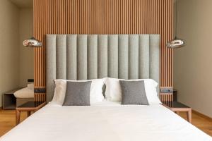 ELICAL Exclusive Private Suites客房内的一张或多张床位