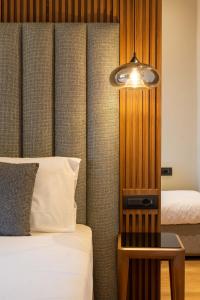 ELICAL Exclusive Private Suites客房内的一张或多张床位