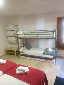 a room with two bunk beds and a bed at 1D Apartamento con vistas a la Alhambra in Granada