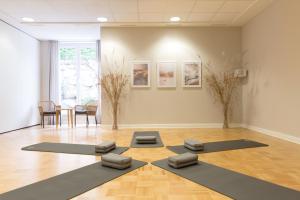 a room with a bunch of yoga mats on the floor at Vju Hotel Rügen in Göhren