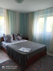 a bedroom with a bed with blue drapes at Vila Calix in Băile Govora