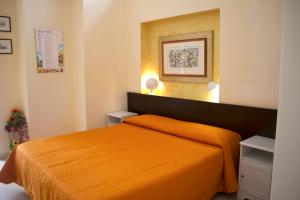 a bedroom with a orange bed in a room at b&b il villino in Matera