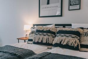 Postel nebo postele na pokoji v ubytování Kardamom Studio Apartman