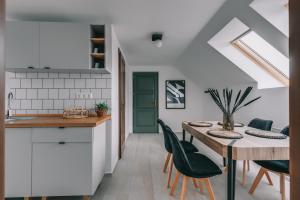 Kuchyň nebo kuchyňský kout v ubytování Kardamom Studio Apartman