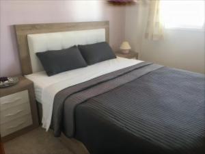 A bed or beds in a room at Duplex appartement Arabella Még 9 kép