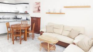 Kuchyň nebo kuchyňský kout v ubytování Centric 2 bedrooms Apartment near to the beach - by TENERIFEHINTS