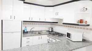 Kuchyň nebo kuchyňský kout v ubytování Centric 2 bedrooms Apartment near to the beach - by TENERIFEHINTS