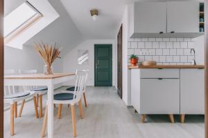Kuchyň nebo kuchyňský kout v ubytování Kardamom Studio Apartman