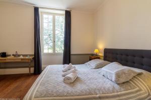 Postel nebo postele na pokoji v ubytování L'orée du lac - Formule Chambres