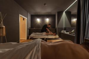 Postel nebo postele na pokoji v ubytování Hi Hotels Trento - Wellness & Spa Adults Only