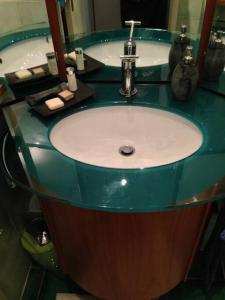 a bathroom sink with a green counter top at Paris Central Design Jardin & Terrasse privé in Paris