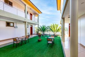Balkon ili terasa u objektu Entebbe Traveller's Hotel
