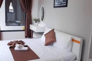 Postel nebo postele na pokoji v ubytování Minh Quan Hotel