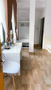 TV a/nebo společenská místnost v ubytování Minh Quan Hotel