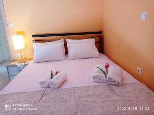 A bed or beds in a room at Dreamy Home by the Sea