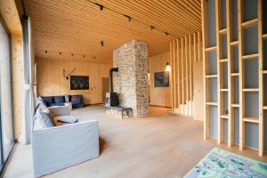 TV a/nebo společenská místnost v ubytování Chalet One Jasná