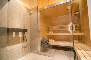 Koupelna v ubytování Chalet One Jasná + 24 fotografií