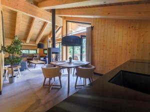 Posezení v ubytování Chalet One Jasná