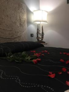 a bed with flowers on it with a lamp on it at Hotel Feel Inn Venice Airport Rooms in Campalto