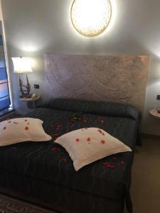 Hotel Feel Inn Venice Airport Rooms tesisinde bir odada yatak veya yataklar