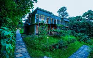 Vrt pred nastanitvijo Kuruva Island Resort And Spa - By KABINI BREEZE, Wayanad