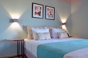 Postel nebo postele na pokoji v ubytování Joya Ofrynio Stylish Suites