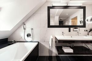 Ένα μπάνιο στο Burghotel Staufeneck +42 φωτογραφίες