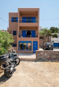 a motorcycle parked in front of a house at Absolute Perdika Aegina in Perdika