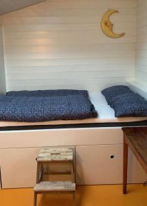 Postel nebo postele na pokoji v ubytování TINEBUA Basecamp Senja