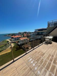 a large deck with a view of the ocean at Апартаменти Генезис Ахтопол in Ahtopol