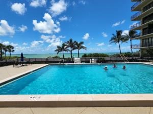 Swimmingpoolen hos eller tæt på Sunset Beach oasis: Modern beach style on the sand