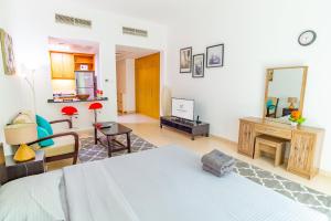 Foto dalla galleria di Fully equipped studio near to metro - HRI a Dubai