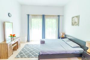A bed or beds in a room at Fully equipped studio near to metro - HRI