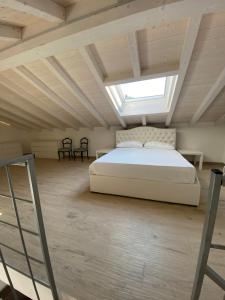 a bedroom with a bed and a skylight at Around Lago Maggiore apartments in Reno Di Leggiuno