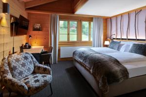 Una cama o camas en una habitación de Aspen Alpine Lifestyle Hotel