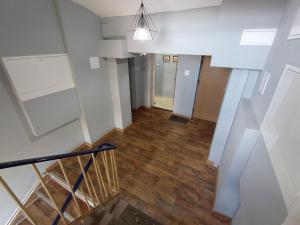 Fotografie z fotogalerie ubytování APARTAMENT VENGE -CAŁE MIESZKANIE 46m2 NA WYŁĄCZNOŚĆ - Z JEDNĄ SYPIALNIĄ I JEDNYM SYPIALNO-SALONEM -3 PIĘTRO BEZ WINDY- REZERWACJA BEZ KARTY KREDYTOWEJ-KLIMATYZACJA-NETFLIX-2 ŁÓŻECZKA DZIECIĘCE- BEZPŁATNY PARKING PUBLICZNY ve Vratislavi