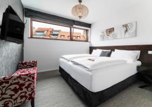 Un pat sau paturi într-o cameră la Ochsen Hotel Am Mehlsack