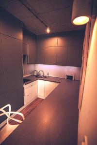 Kuchyň nebo kuchyňský kout v ubytování THE LOFT - Wiślana 28