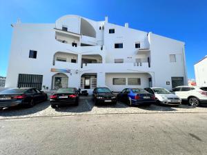 a group of cars parked in front of a building at Albufeira Classic 2 by Homing in Albufeira