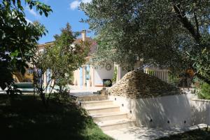 a set of stairs in front of a house at La Villa des Moulins in Calvisson