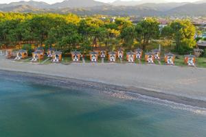 una vista aérea de una playa con un grupo de complejos en Akra Fethiye The Residence Tui Blue Sensatori - Ultra All Inclusive - Adults Only en Fethiye