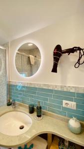 a bathroom with a sink and a mirror at Suite annarè, casa al mare, casa vacanza al mare in Sorrento