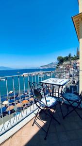 a table and chairs on a balcony with a view of the ocean at Suite annarè, casa al mare, casa vacanza al mare in Sorrento