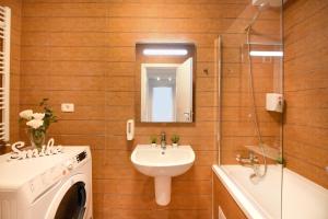 Vannituba majutusasutuses Urban Bliss - Contemporary Elegance in Modern Living Spaces