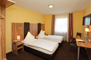 Postel nebo postele na pokoji v ubytování Hotel Silberhorn