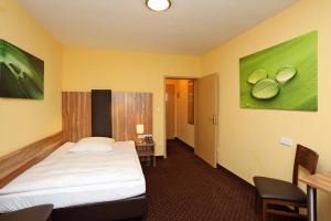 Postel nebo postele na pokoji v ubytování Hotel Silberhorn