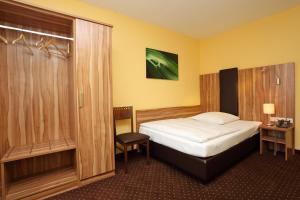 Postel nebo postele na pokoji v ubytování Hotel Silberhorn