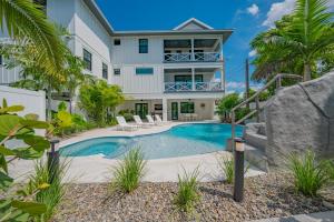 Casa con piscina y casa en Crescent Beach House, en Sarasota