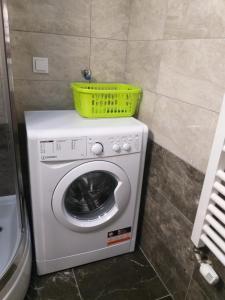 a washing machine with a basket on top of it at Apartman San in Bugojno